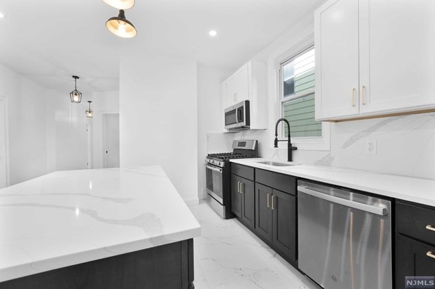 18 Shanley Ave, Newark NJ  07108-1604 exterior