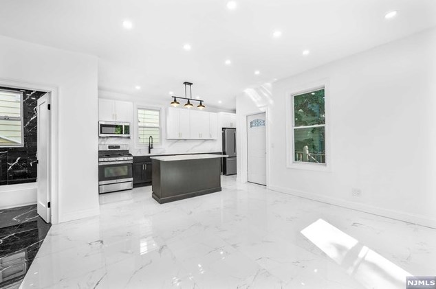 18 Shanley Ave, Newark NJ  07108-1604 exterior