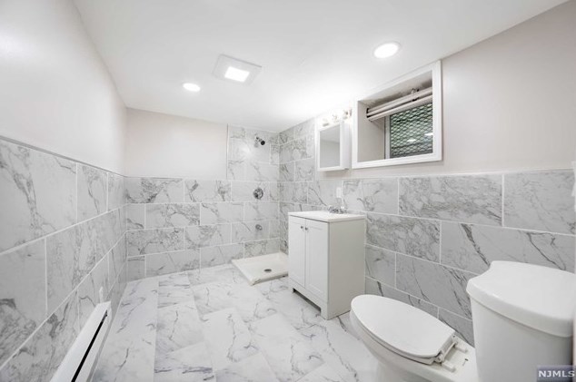 18 Shanley Ave, Newark NJ  07108-1604 exterior