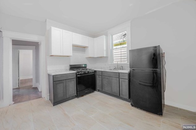 18 Shanley Ave, Newark NJ  07108-1604 exterior