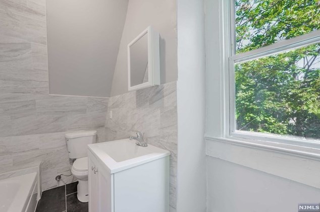 18 Shanley Ave, Newark NJ  07108-1604 exterior