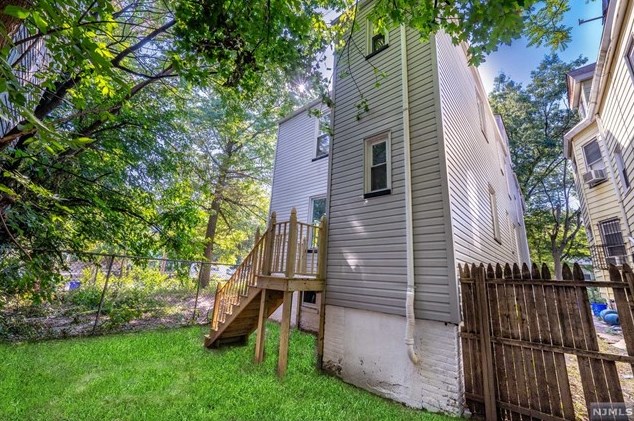 18 Shanley Ave, Newark NJ  07108-1604 exterior