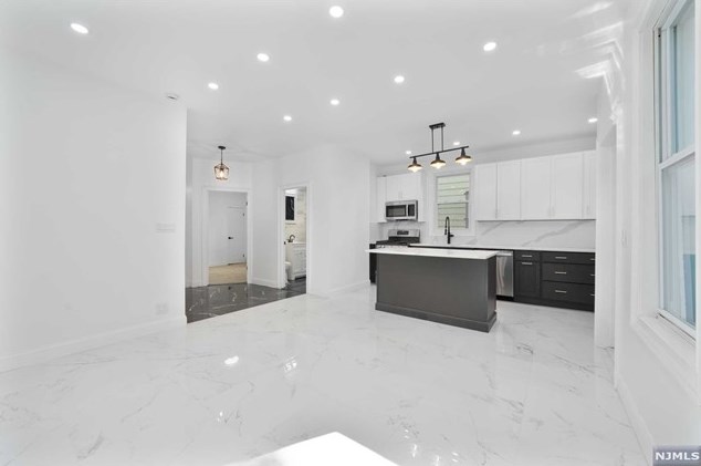 18 Shanley Ave, Newark NJ  07108-1604 exterior