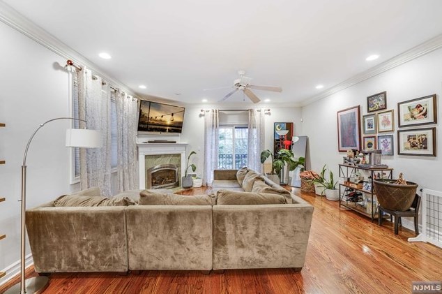 25 Michael Ln, Wallington NJ  07057-1064 exterior