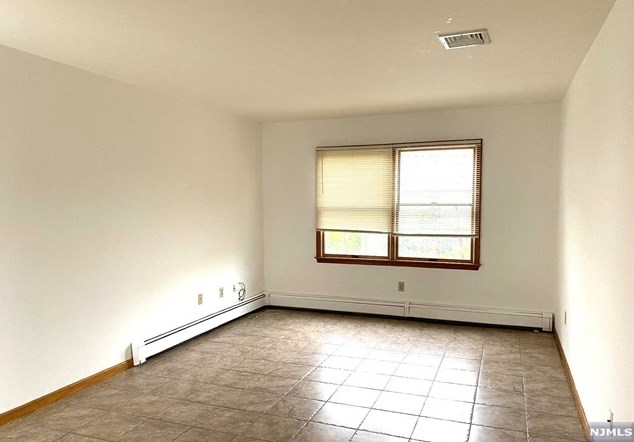 17 Hamilton Ave, Lodi NJ  07644-1226 exterior