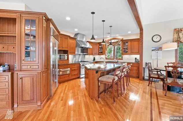 1060 Arcadian Way, West Fort Lee NJ 07024-6306 exterior