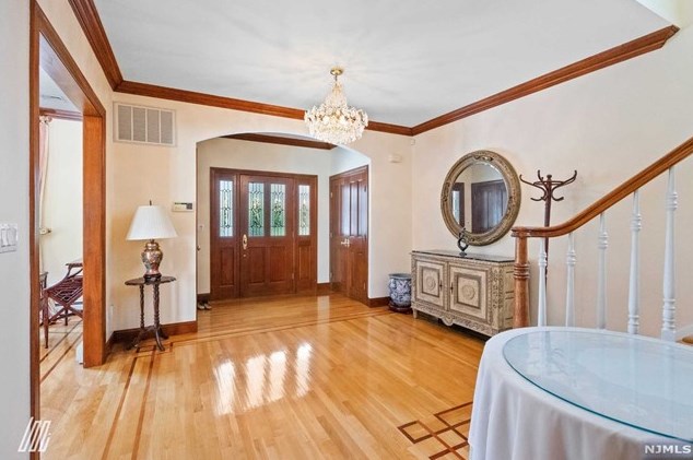 1060 Arcadian Way, West Fort Lee NJ 07024-6306 exterior