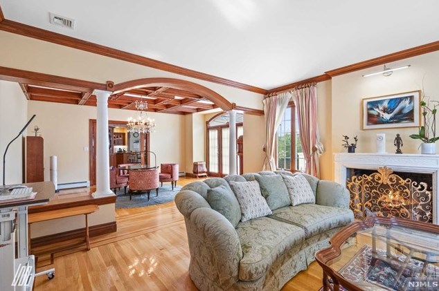 1060 Arcadian Way, West Fort Lee NJ 07024-6306 exterior