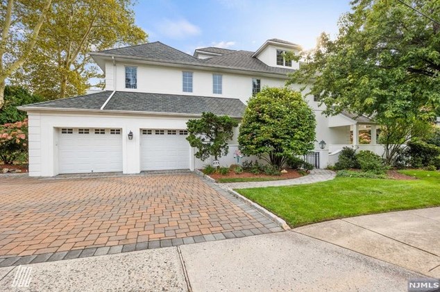 1060 Arcadian Way, West Fort Lee NJ 07024-6306 exterior