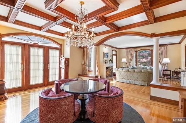 1060 Arcadian Way, West Fort Lee NJ 07024-6306 exterior