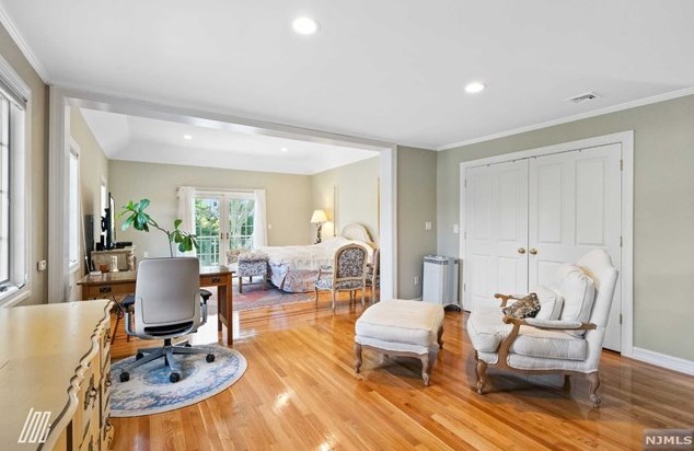 1060 Arcadian Way, West Fort Lee NJ 07024-6306 exterior