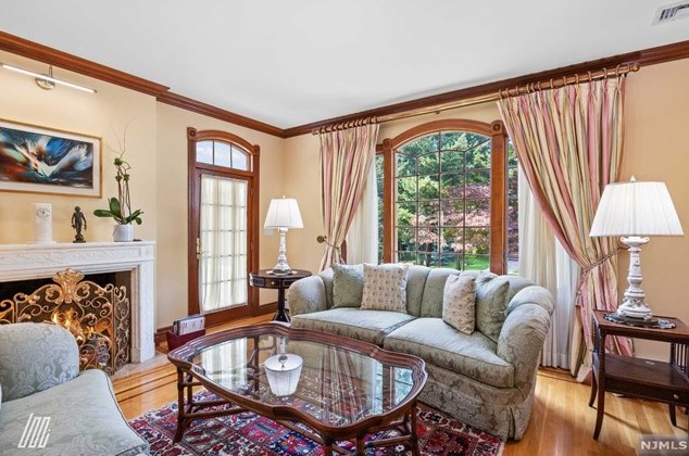 1060 Arcadian Way, West Fort Lee NJ 07024-6306 exterior