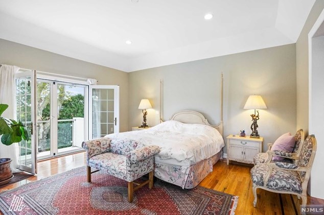 1060 Arcadian Way, West Fort Lee NJ 07024-6306 exterior