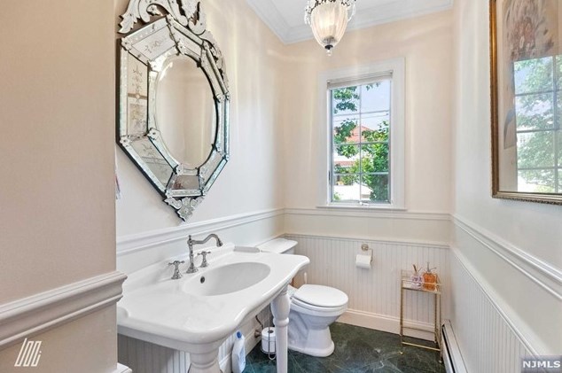 1060 Arcadian Way, West Fort Lee NJ 07024-6306 exterior