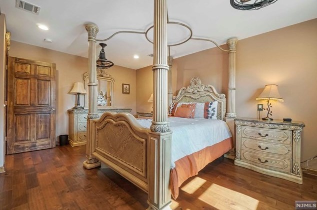 401 Page Ave, Lyndhurst NJ  07071-2417 exterior