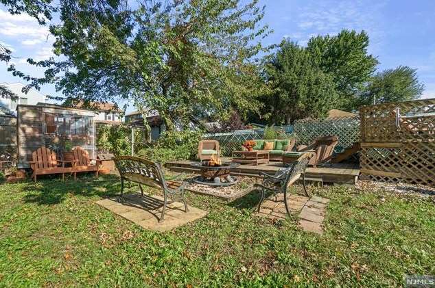 401 Page Ave, Lyndhurst NJ  07071-2417 exterior