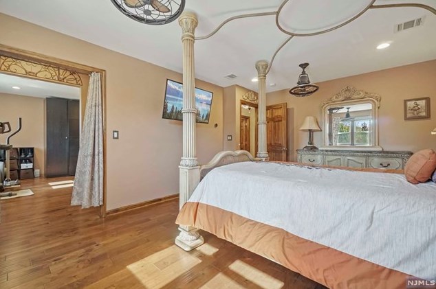 401 Page Ave, Lyndhurst NJ  07071-2417 exterior