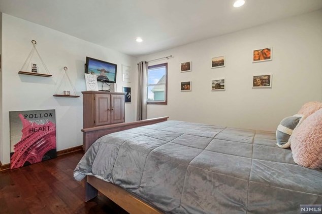 401 Page Ave, Lyndhurst NJ  07071-2417 exterior