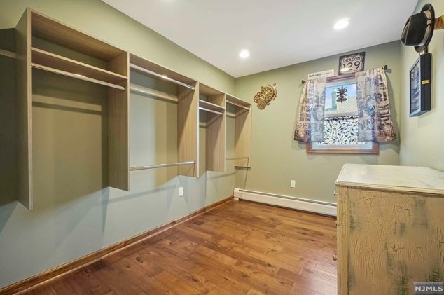 401 Page Ave, Lyndhurst NJ  07071-2417 exterior