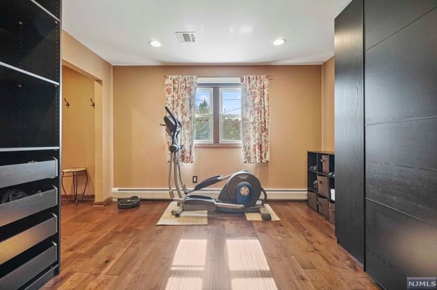 401 Page Ave, Lyndhurst NJ  07071-2417 exterior