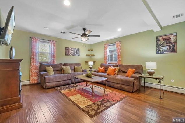 401 Page Ave, Lyndhurst NJ  07071-2417 exterior