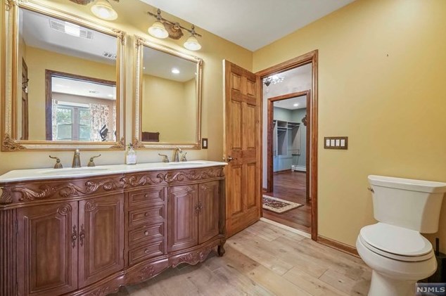 401 Page Ave, Lyndhurst NJ  07071-2417 exterior