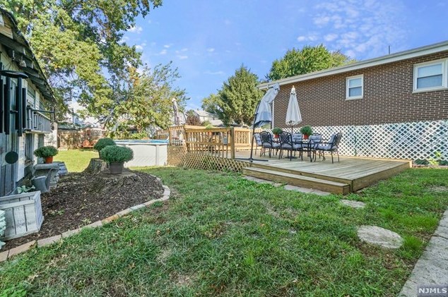 401 Page Ave, Lyndhurst NJ  07071-2417 exterior