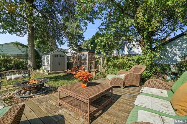 401 Page Ave, Lyndhurst NJ  07071-2417 exterior