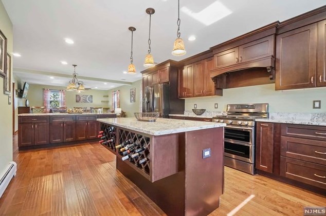 401 Page Ave, Lyndhurst NJ  07071-2417 exterior