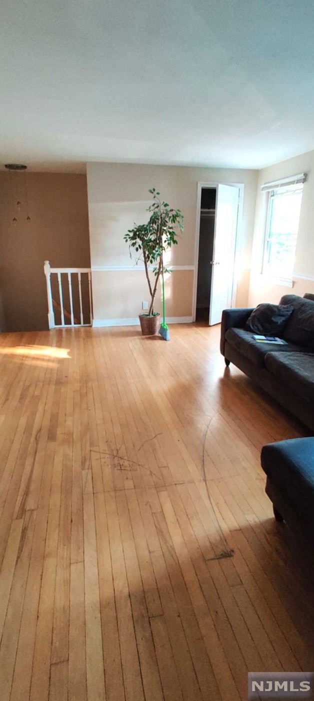 14 Clark Ct, Rutherford NJ  07070-1302 exterior