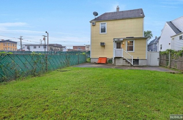 549 Freeman St, Lyndhurst NJ  07071-1909 exterior