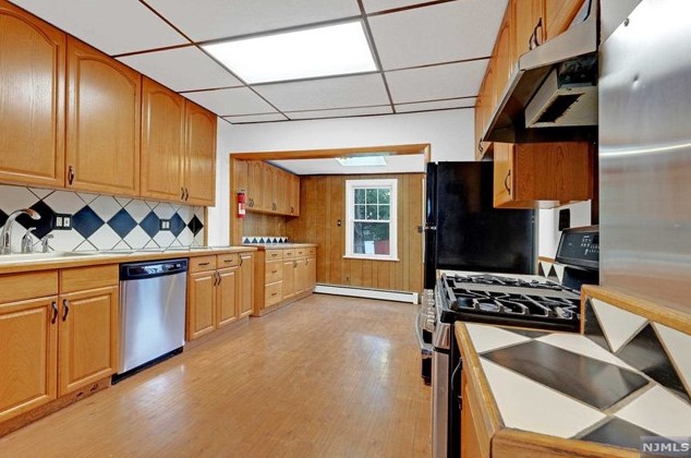 549 Freeman St, Lyndhurst NJ  07071-1909 exterior