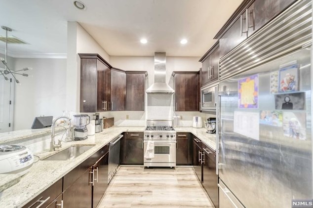 1109 The Plz, Tenafly NJ  07670-1060 exterior