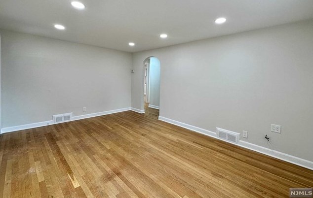 191 Elder Ave, Bergenfield NJ  07621-1111 exterior