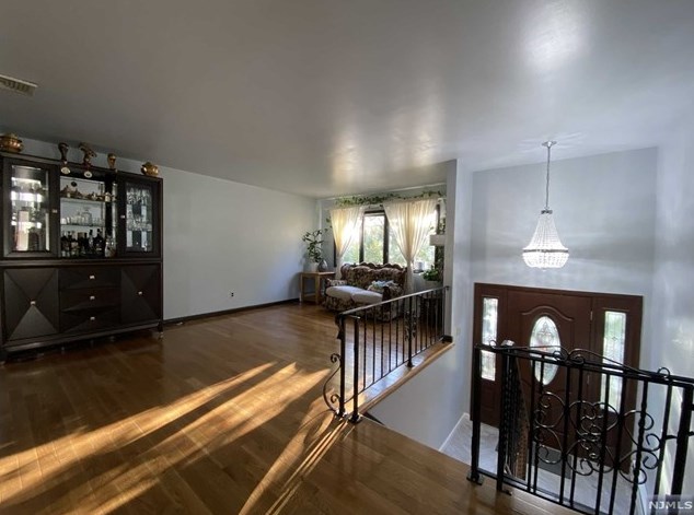 1 Wisse St, Lodi NJ  07644-3718 exterior