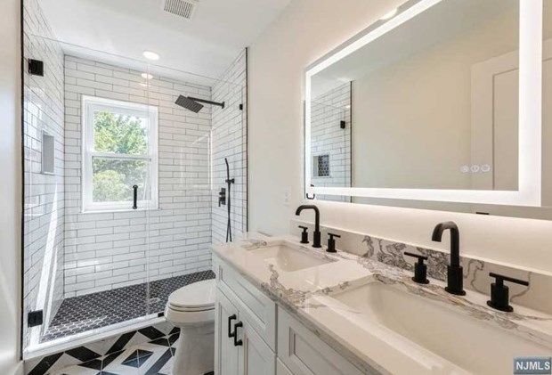 78 Chestnut St, Bergenfield NJ  07621-1432 exterior