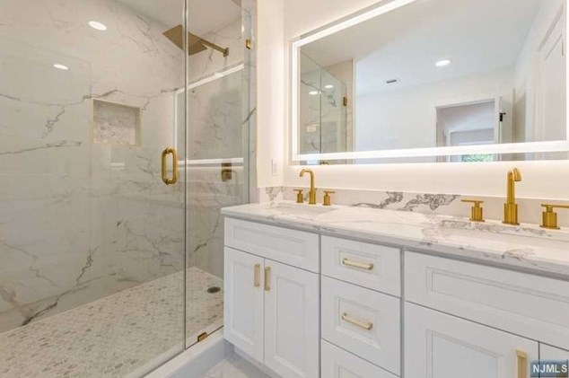 78 Chestnut St, Bergenfield NJ  07621-1432 exterior