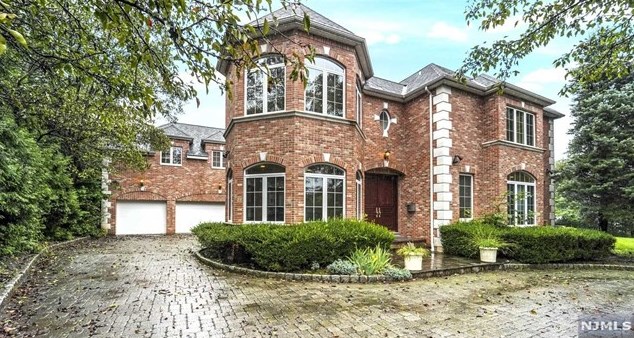 1 Euclid Rd, West Fort Lee NJ  07024-6406 exterior