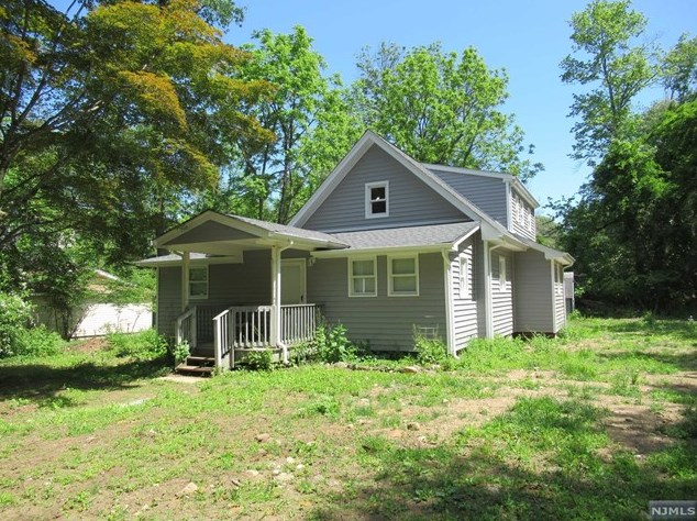 68 Hemlock St, Oakland NJ  07436-1829 exterior