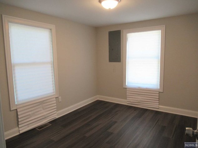 68 Hemlock St, Oakland NJ  07436-1829 exterior