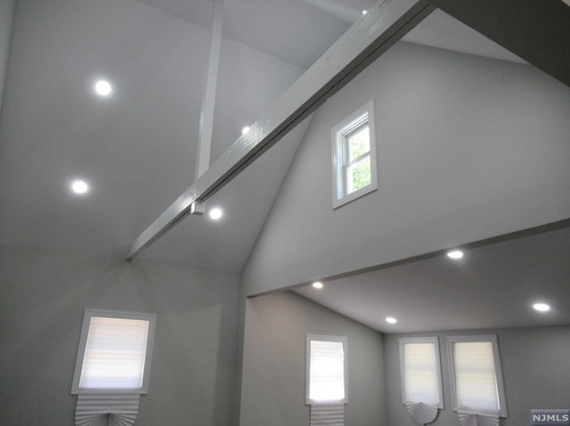 68 Hemlock St, Oakland NJ  07436-1829 exterior