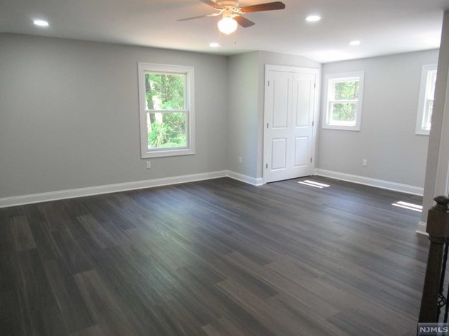 68 Hemlock St, Oakland NJ  07436-1829 exterior