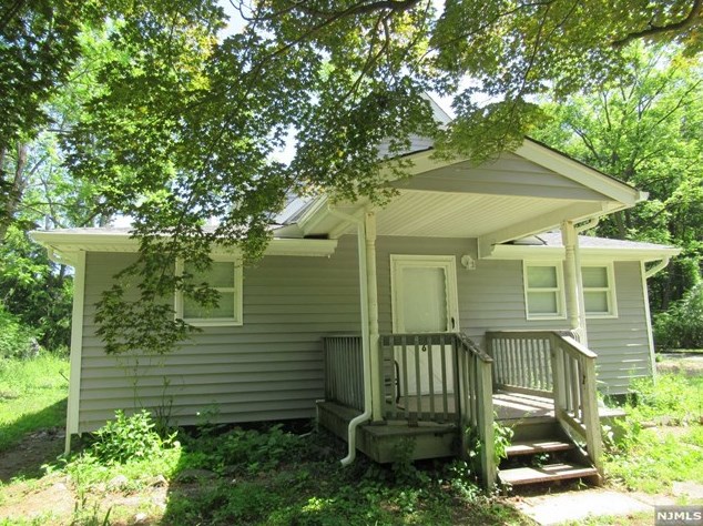 68 Hemlock St, Oakland NJ  07436-1829 exterior