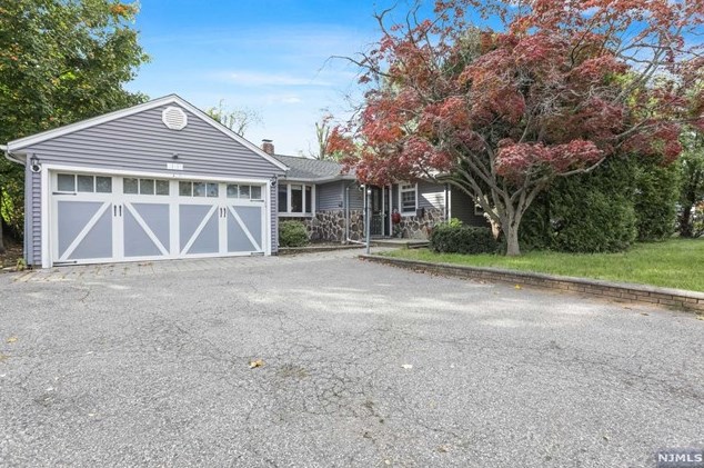 343 Forest Ave, Paramus NJ  07652-5501 exterior