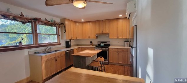 125 Upper Lakeview Ave, Skyline Lakes NJ  07456-2831 exterior