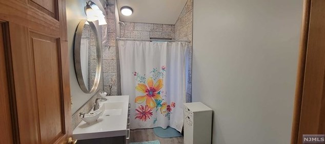 125 Upper Lakeview Ave, Skyline Lakes NJ  07456-2831 exterior