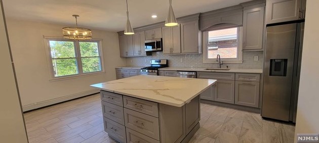 312 Glen Ave, Palisades Park NJ  07650-1715 exterior