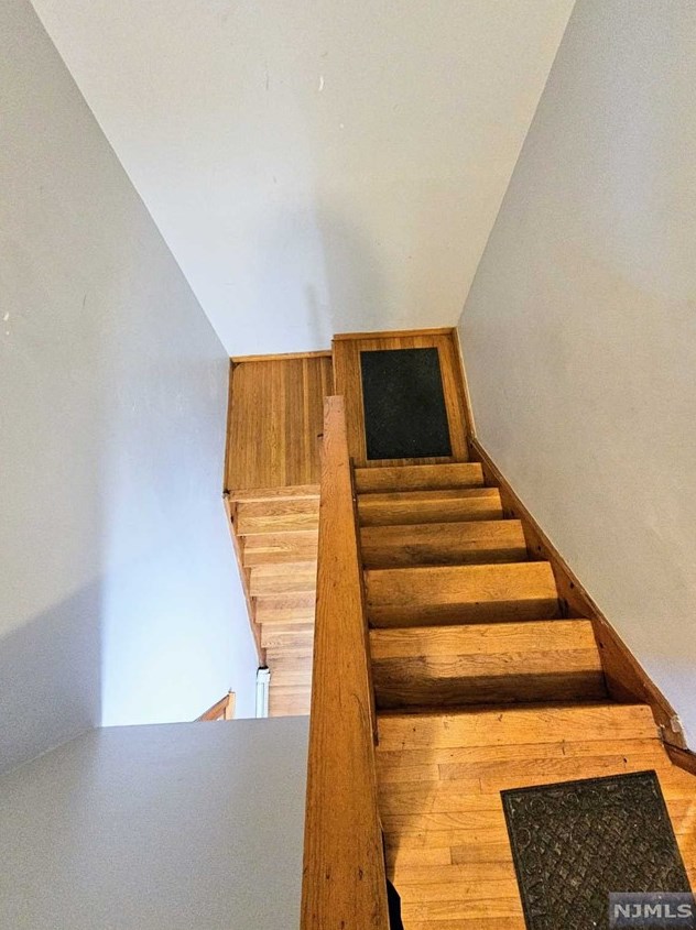 469 Stuyvesant Ave, Lyndhurst NJ  07071-2625 exterior
