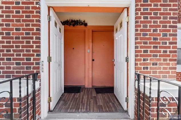 20 Poe Ave, Newark NJ  07106-1507 exterior