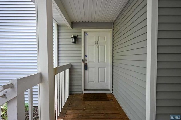37 Regency Cir, Englewood NJ  07631-5049 exterior